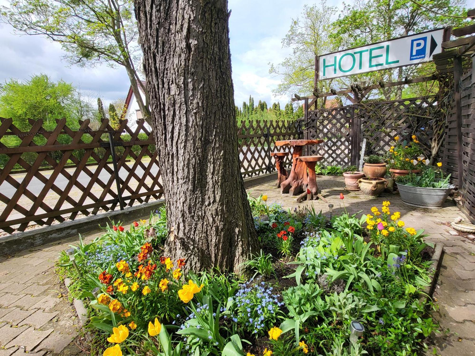 Landhotel "Zum Ersten Siedler" Brieselang Eksteriør bilde