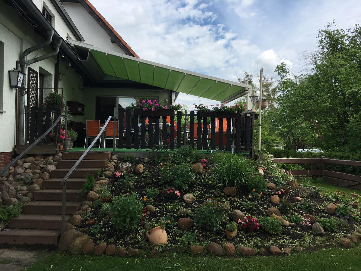 Landhotel "Zum Ersten Siedler" Brieselang Eksteriør bilde